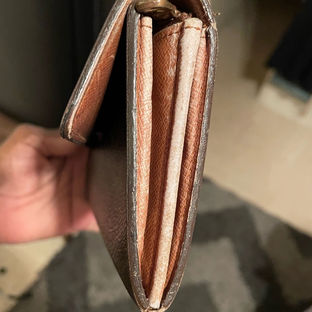Authentic vintage Louis Vuitton Wallet - Picture 2 of 10